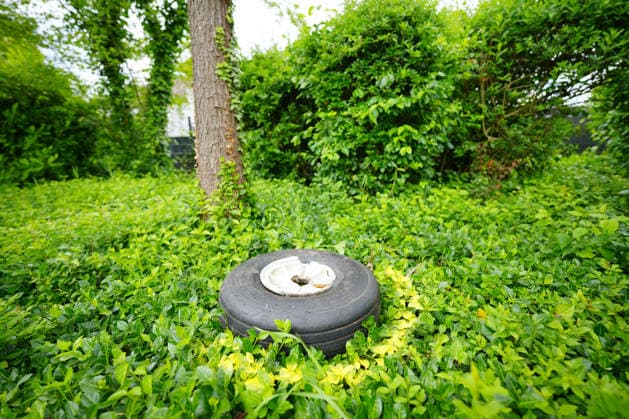 Two dead in small plane crash in residential area, debris from a small plane lying on the ground A small plane has apparently crashed on the outskirts of Limburgerhof in the Rhine-Palatinate district According to the fire depa Copyright: x xonw-imagesx xEnriquexKaczorx