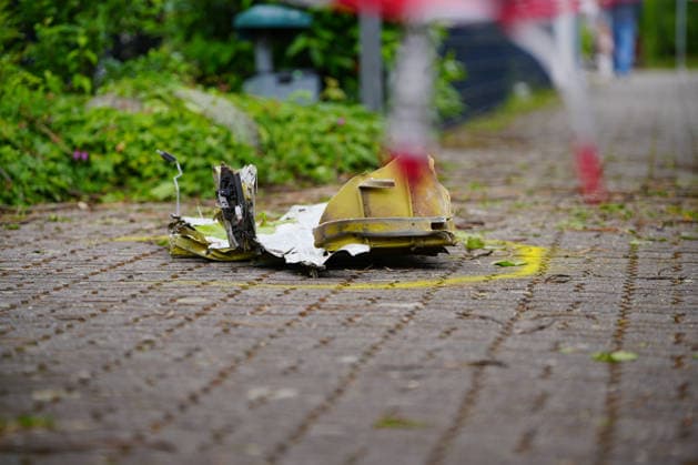 Two dead in small plane crash in residential area, debris from a small plane lying on the ground A small plane has apparently crashed on the outskirts of Limburgerhof in the Rhine-Palatinate district According to the fire depa Copyright: x xonw-imagesx xEnriquexKaczorx