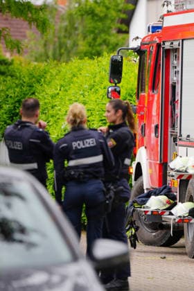 Two dead in small plane crash in residential area, debris from a small plane lying on the ground A small plane has apparently crashed on the outskirts of Limburgerhof in the Rhine-Palatinate district According to the fire depa Copyright: x xonw-imagesx xEnriquexKaczorx