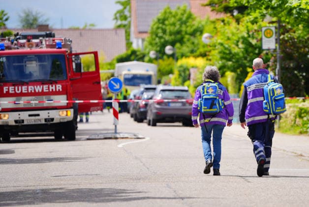 Two dead in small plane crash in residential area, debris from a small plane lying on the ground A small plane has apparently crashed on the outskirts of Limburgerhof in the Rhine-Palatinate district According to the fire depa Copyright: x xonw-imagesx xEnriquexKaczorx