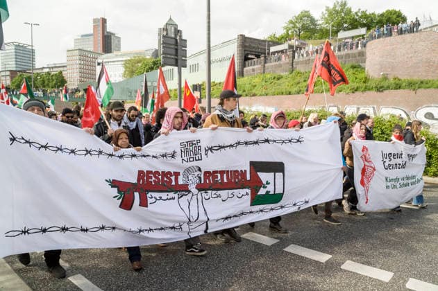 Pro Palestine Demonstration, Hamburg 20260516ad167 20260516ad167 Pro Palestine Demonstration Hamburg Landungsbrücken activism, solidarity, protest banner, Palestine flag, Middle East conflict, rally, a Copyright: xAchimxDuwentästerx