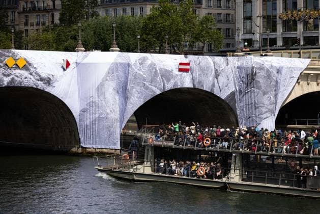 Illustrations of the installation of artist JRs La Caverne du Pont Neuf in Paris, France, on May 16, 2026 Jeremy MELLOUL Bestimage Illustrations of the installation of artist JRs La Caverne du Pont Neuf in Paris, France, on May 16, 2026 Paris France  Copyright: xJeremyxMelloulx xBestimagexJeremyxMelloulx xBestimagex