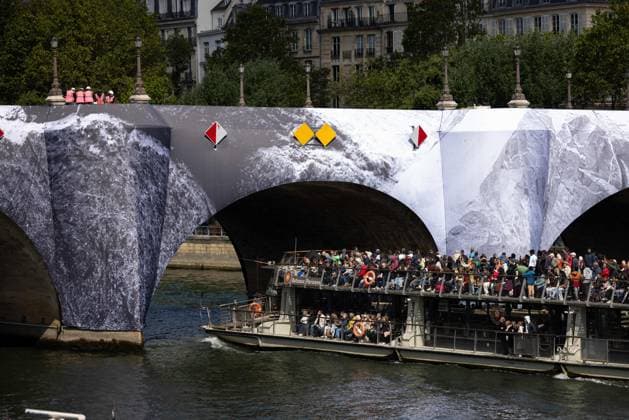 Illustrations of the installation of artist JRs La Caverne du Pont Neuf in Paris, France, on May 16, 2026 Jeremy MELLOUL Bestimage Illustrations of the installation of artist JRs La Caverne du Pont Neuf in Paris, France, on May 16, 2026 Paris France  Copyright: xJeremyxMelloulx xBestimagexJeremyxMelloulx xBestimagex