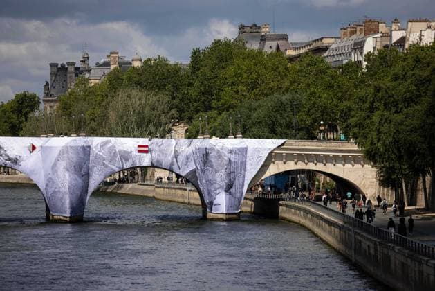 Illustrations of the installation of artist JRs La Caverne du Pont Neuf in Paris, France, on May 16, 2026 Jeremy MELLOUL Bestimage Illustrations of the installation of artist JRs La Caverne du Pont Neuf in Paris, France, on May 16, 2026 Paris France  Copyright: xJeremyxMelloulx xBestimagexJeremyxMelloulx xBestimagex