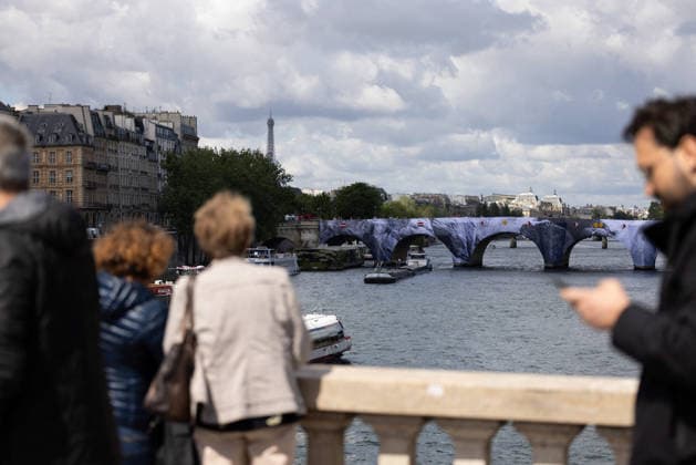 Illustrations of the installation of artist JRs La Caverne du Pont Neuf in Paris, France, on May 16, 2026 Jeremy MELLOUL Bestimage Illustrations of the installation of artist JRs La Caverne du Pont Neuf in Paris, France, on May 16, 2026 Paris France  Copyright: xJeremyxMelloulx xBestimagexJeremyxMelloulx xBestimagex