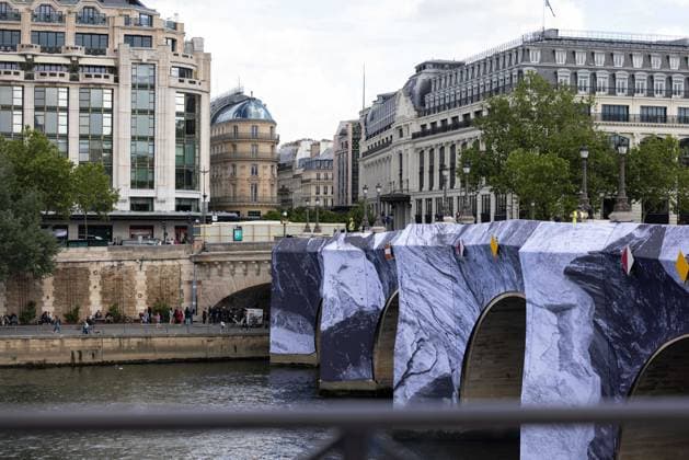 Illustrations of the installation of artist JRs La Caverne du Pont Neuf in Paris, France, on May 16, 2026 Jeremy MELLOUL Bestimage Illustrations of the installation of artist JRs La Caverne du Pont Neuf in Paris, France, on May 16, 2026 Paris France  Copyright: xJeremyxMelloulx xBestimagexJeremyxMelloulx xBestimagex