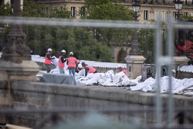 Illustrations of the installation of artist JRs La Caverne du Pont Neuf in Paris, France, on May 16, 2026 Jeremy MELLOUL Bestimage Illustrations of the installation of artist JRs La Caverne du Pont Neuf in Paris, France, on May 16, 2026 Paris France  Copyright: xJeremyxMelloulx xBestimagexJeremyxMelloulx xBestimagex