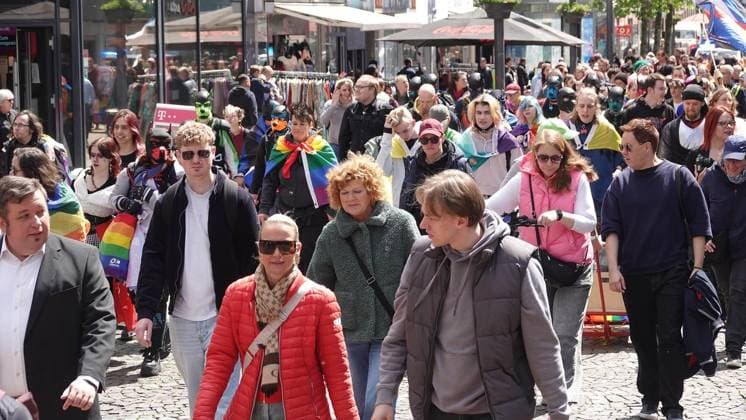 Christopher Street Day demo parade 2026 FOR EDITORIAL PURPOSES ONLY EDITORIAL USE ONLY p Impression of the Christopher Street Day demo parade on Saturday, 16 05 2026 on Bahnhofstraße in Gelsenkirchen Germany NRW Gelsenkirchen Copyright MichaelxKorte Copyright: MichaelxKorte doc85vfjk5ki0916od26mry ,EDITORIAL USE ONLY Copyright: MichaelxKorte