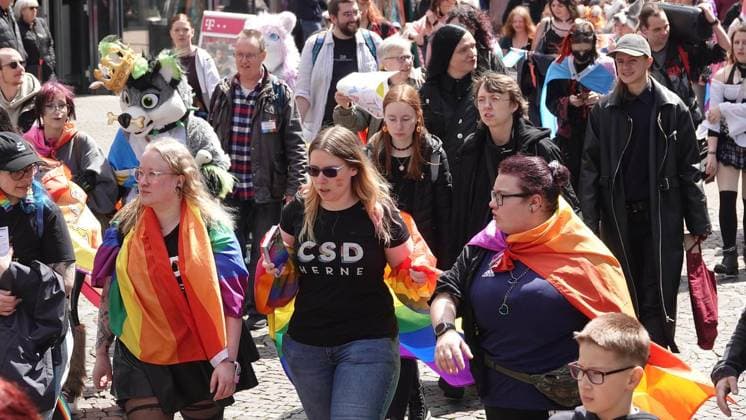 Christopher Street Day demo parade 2026 FOR EDITORIAL PURPOSES ONLY EDITORIAL USE ONLY p Impression of the Christopher Street Day demo parade on Saturday, 16 05 2026 on Bahnhofstraße in Gelsenkirchen Germany NRW Gelsenkirchen Copyright MichaelxKorte Copyright: MichaelxKorte doc85vfjmamic397dr0j71 ,EDITORIAL USE ONLY Copyright: MichaelxKorte