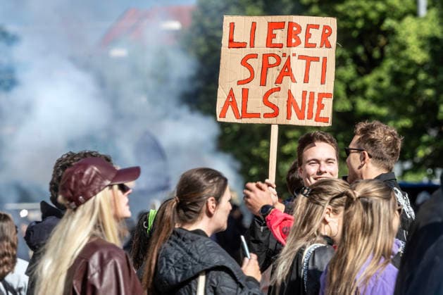 Munich Noise Parade, poster Lieber Späti als nie, annual demo against rent hikes and
