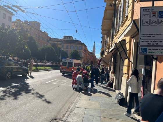 May 16, 2026, Modena: Law enforcement and emergency workers respond after a car plowed into a dozen pedestrians in downtown Modena, Italy, May 16, 2026. Some people were injured, some seriously. ANSA FRANCESCO VECCHI Modena  - ZUMAa110 20260516_zaf_a110_038 Copyright: xFrancescoxVecchix