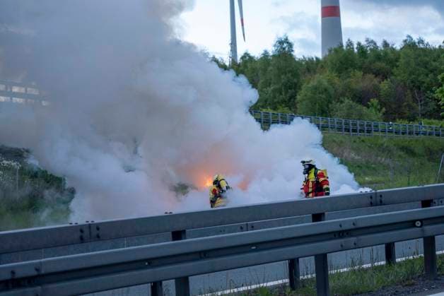 A car fire brought evening traffic on the A 72 to a standstill on Saturday evening A car caught fire at the Hochfranken junction in the direction of Hof directly on the border