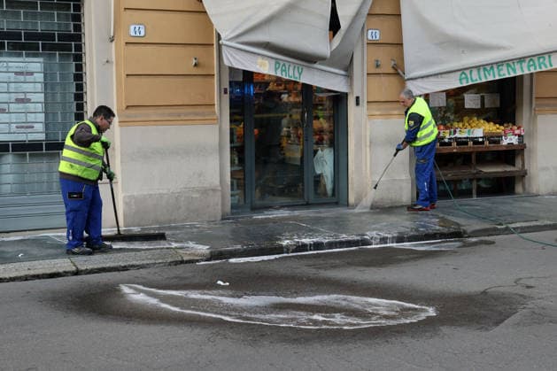 RECORD DATE NOT STATED IPA84761351 - Modena, serious accident on Via Emilia a car at crazy speed mows down a dozen pedestrians, some are in serious condition  Copyright: xx xx 84761351
