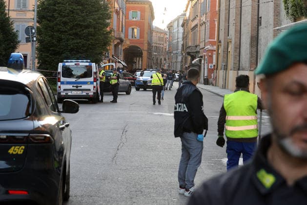 RECORD DATE NOT STATED IPA84761355 - Modena, serious accident on Via Emilia a car at crazy speed mows down a dozen pedestrians, some are in serious condition  Copyright: xx xx 84761355