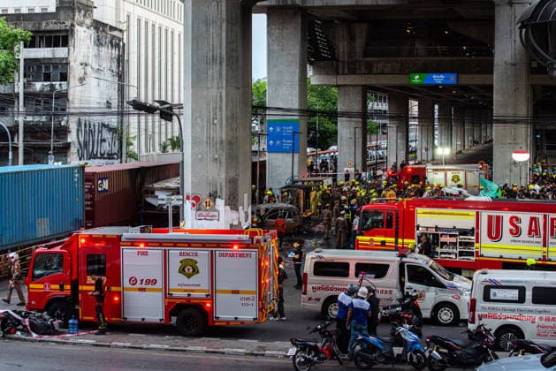 May 16, 2026, Bangkok, Thailand: General view of an accident site where a cargo train crashed with a public bus at the Makkasan airport rail link station. At least 8 people were killed and more than 25 people injured in the accident. Bangkok Thailand  - ZUMAs197 20260516_aaa_s197_087 Copyright: xPeeraponxBoonyakiatx