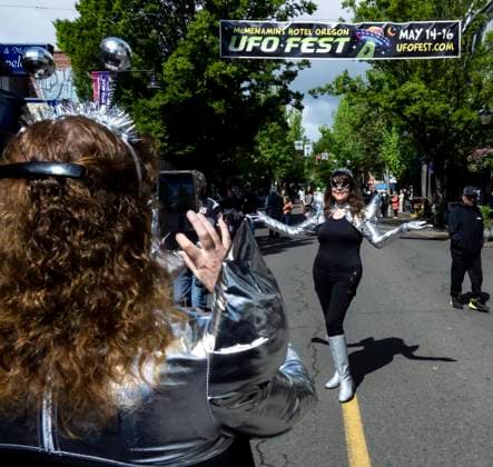 May 16,, 2026 - McMinnville, Oregon, USA - The 26th Annual McMenamins Hotel Oregon UFO Fest commemorates the purported 1950 sighting of a UFO by McMinnville farmer Paul Trent, who made several photos of a disc-shaped object hovering over his land. Mcminnville USA  - ZUMAce6_ 20260516_zaf_ce6_006 Copyright: xBrianxCahnx
