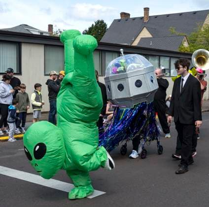 May 16,, 2026 - McMinnville, Oregon, USA - The 26th Annual McMenamins Hotel Oregon UFO Fest commemorates the purported 1950 sighting of a UFO by McMinnville farmer Paul Trent, who made several photos of a disc-shaped object hovering over his land. Mcminnville USA  - ZUMAce6_ 20260516_zaf_ce6_016 Copyright: xBrianxCahnx