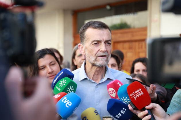 17M Moreno will vote this Sunday in Malaga, Montero and Maíllo in Seville, Gavira and García in the province of Cadiz The candidate of Por Andalucía, Antonio Maíllo, attends the media after exercising his right to vote at the Colegio Salesiano Santísima Trinidad On May 17, 2026 in Seville, Andalucía Spain The candidates for the Presidency of the Junta de Andalucía of the main parties and coalitions running in the regional elections of this Sunday, May 17, will be distributed in different parts of the community to exercise their right to vote 17 MAY 2026 Rocí Sevilla, Andalucia Sevilla, Andalucia Espana Copyright: xRocioxRuzx 7528693