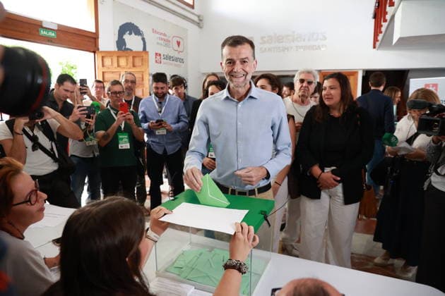 17M Moreno will vote this Sunday in Malaga, Montero and Maíllo in Seville, Gavira and García in the province of Cadiz The candidate of Por Andalucía, Antonio Maíllo, exercises his right to vote at the Colegio Salesiano Santísima Trinidad A 17 de mayo de 2026 in Seville, Andalucía Espana The candidates for the Presidency of the Andalusian Regional Government of the main parties and coalitions which are running in the regional elections of this Sunday, May 17, will be distributed in different parts of the community to exercise their right to vote 17 MAY 2026 Rocí Sevilla, Andalucia Sevilla, Andalucia Espana  Copyright: xRocioxRuzx 7528686
