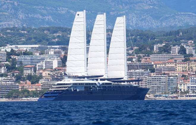 The Orient Express Corinthian in Antibes The Orient Express Corinthian, the world s largest sailing ship, seen in Antibes, France on May 17, 2026. Photo by ABACAPRESS.COM  Copyright: xABACAx
