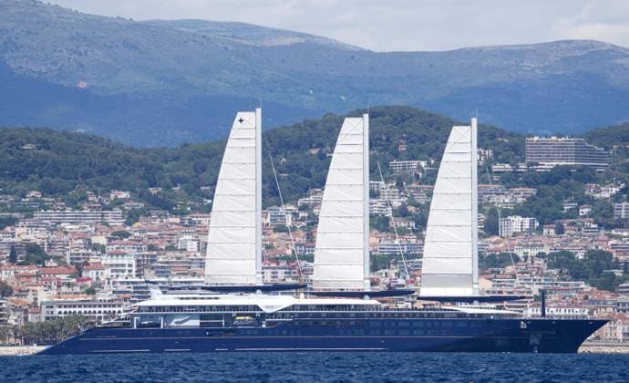 The Orient Express Corinthian in Antibes The Orient Express Corinthian, the world s largest sailing ship, seen in Antibes, France on May 17, 2026. Photo by ABACAPRESS.COM  Copyright: xABACAx