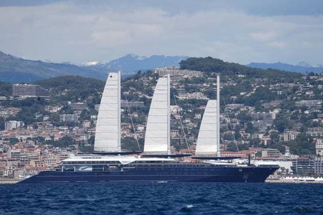 The Orient Express Corinthian in Antibes The Orient Express Corinthian, the world s largest sailing ship, seen in Antibes, France on May 17, 2026. Photo by ABACAPRESS.COM  Copyright: xABACAx