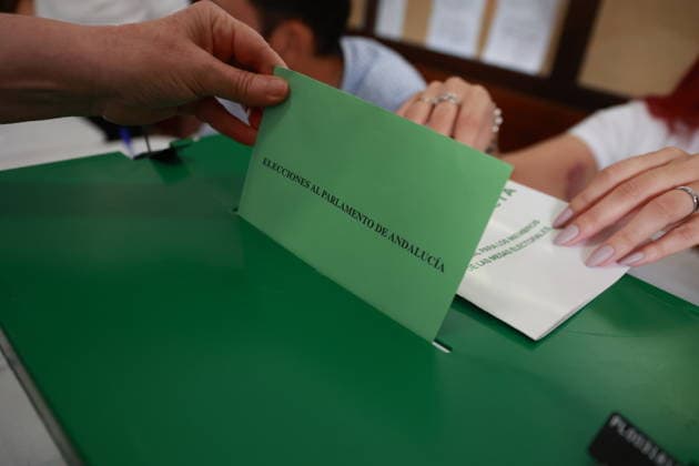 Elections Andalusia 2026 Images of the election day in Andalusia On May 17, 2026 in Seville, Andalusia Spain This Sunday, May 17, more than 6.8 million Andalusians are called to the polls to elect the 109 deputies that will make up the Parliament of Andalusia during the XIII Legislature The number of voters represents an increase of 2.5 with respect to the census of the last regional elections held in June 2022 17 MAY 2026 Rocí Seville, Andalusia Seville, Andalusia Spain  Copyright: xRocioxRuzx 7528868