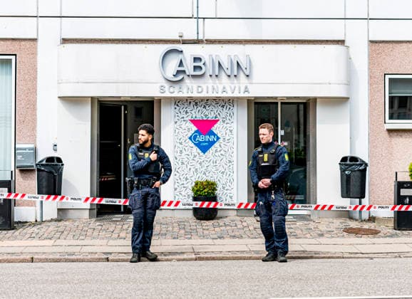 DENMARK Police have fired shots at a man with a knife near Forum The police have fired shots at a man with a knife near Forum in Copenhagen, Sunday, May 17, 2026 In connection with a report about a man with a knife around Forum, a police patrol fired shots at the man with the knife The man was hit in the leg and has been take  Copyright: StevenxKnap StevenxKnapx spdk20260517-121545-L
