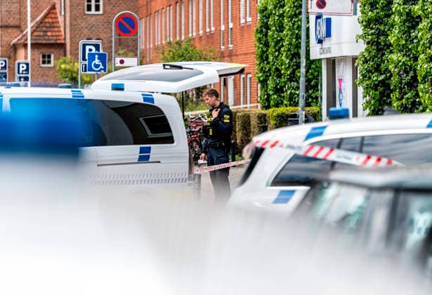 DENMARK Police have fired shots at a man with a knife near Forum Police have fired shots at a man with a knife near Forum in Copenhagen, Sunday, May 17, 2026 In connection with a report about a man with a knife around Forum, a police patrol fired shots at the man with the knife The man was hit in the leg and has been taken to the  Copyright: StevenxKnap StevenxKnapx spdk20260517-121328-L