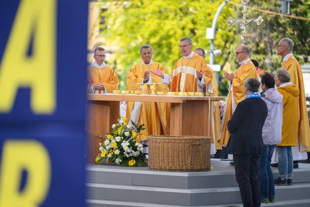 The 104th German Catholic Convention in Wuerzburg came to an end on Sunday 17 May 2026 with a closing service on the Residenzplatz Photo Bishop Heiner Wilmer M , Chairman of the Catholic German Copyright: epd-bild DanielxPeter epd-Katholikentag_Wuerzburg201-kopieren