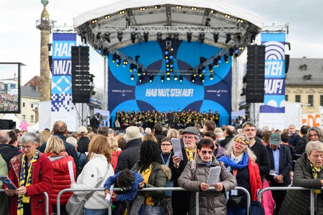 The 104th German Catholic Convention in Würzburg ended on Sunday 17 May 2026 with a closing service on the Residenzplatz Tens of thousands of participants have attended the Christian meeting since Wednesday evening In addition to internal church issues such as the abuse scandal, the lay meet Copyright: epd-bild DanielxPeter epd-Katholikentag_Wuerzburg204-kopieren