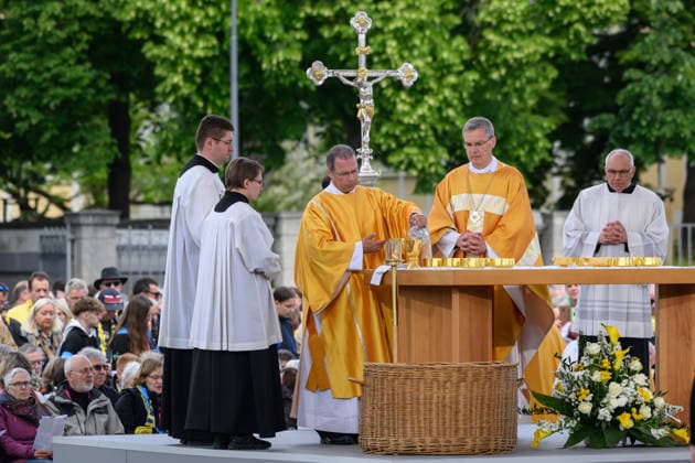 The 104th German Catholic Convention in Wuerzburg ended on Sunday 17 May 2026 with a closing service on the Residenzplatz Photo Deacon Manfred Mueller Müller and Copyright: epd-bild DanielxPeter epd-Katholikentag_Wuerzburg205-kopieren