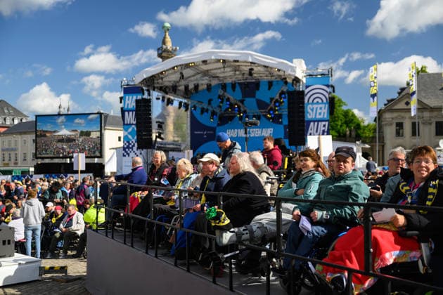 The 104th German Catholic Convention in Wuerzburg ended on Sunday 17 May 2026 with a closing service on the Residenzplatz Tens of thousands of participants have attended the Christian meeting since Wednesday evening In addition to internal church issues such as the abuse scandal, the lay mee Copyright: epd-bild DanielxPeter epd-Katholikentag_Wuerzburg209-kopieren