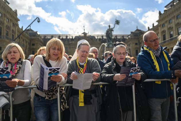 The 104th German Catholic Convention in Wuerzburg ended on Sunday 17 May 2026 with a closing service on the Residenzplatz Tens of thousands of participants have attended the Christian meeting since Wednesday evening In addition to internal church issues such as the abuse scandal, the lay mee Copyright: epd-bild DanielxPeter epd-Katholikentag_Wuerzburg210-kopieren