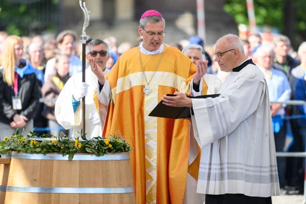 The 104th German Catholic Convention in Wuerzburg ended on Sunday 17 May 2026 with a closing service on Residenzplatz Photo Bishop Heiner Wilmer, Chairman of the German Catholic Bishops Conference D Copyright: epd-bild DanielxPeter 260517_abschlussgottedienst_katholikentag_dsc_5830