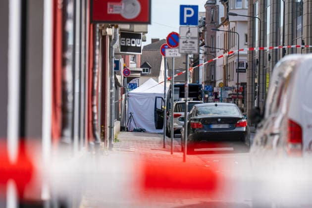 19-year-old man found dead in front of parking garage Criminal police investigating homicide On 17 May 2026, a 19-year-old man was found dead in front of the entrance to a parking garage in Emerich Josef Strasse in Frankfur