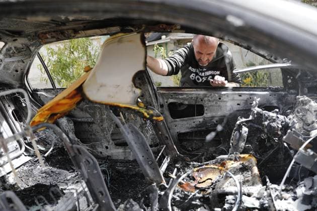 Israeli settlers set fire to Palestinian farmer’s vehicle, tractor in West Bank HEBRON, WEST BANK, PALESTINE - MAY 17: Israeli settlers set fire to a Palestinian farmer’s vehicle and tractor in the town of Surif in the southern West Bank, Palestine on May 17, 2026. Mamoun Wazwaz Anadolu Hebron West Bank. Editorial use only. Please get in touch for any other usage.  Copyright: x2026xAnadoluxMamounxWazwazx