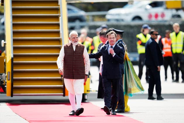 GÖTEBORG, SWEDEN 20260517 Prime Minister Ulf Kristersson M welcomes Indian Prime Minister Narendra Modi at Landvetter The leaders will have bilateral meetings and participate in discussions with European business leaders on innovation and trade, in Gothenburg, Sweden, Sunday, May 17, 2026 GÖTEBORG SWEDEN x9200x  Copyright: xBjörnxLarssonxRosvall TTx MODI I GÖTEBORG Vrnp88-hnsA