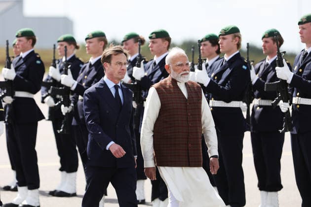 Sweden s Prime Minister Ulf Kristersson welcomes Indian Prime Minister Narendra Modi at Landvetter airport The leaders will have bilateral meetings and participate in discussions with European business leaders on innovation and trade, in Gothenburg, Sweden, Sunday 17 May 2026 GOTHENBURG SWEDEN x9200x  Copyright: xAdamxIhse TTx MODI IN GOTHENBURG mM9syKPMh80