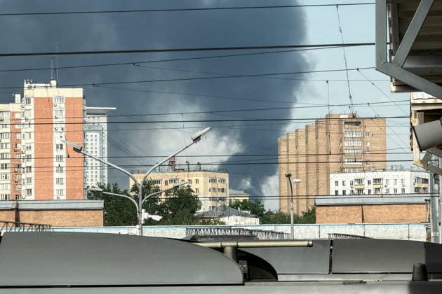RUSSIA, MOSCOW - MAY 17, 2026: Smoke billows from a fire near Cherkizovskaya station of the Moscow Metro as seen from Leningradsky railway station. Pavel Seleznev TASS  92622621