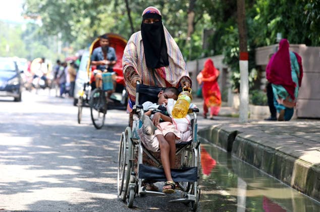 May 17, 2026, Dhaka, Dhaka, Bangladesh: Low-income families stand in line to buy government-subsidized goods from a Trading Corporation of Bangladesh (TCB) truck in Dhaka, Bangladesh, on may 07, 2026 Dhaka Bangladesh  - ZUMAr338 20260517_zip_r338_002 Copyright: xHarun-Or-Rashidx