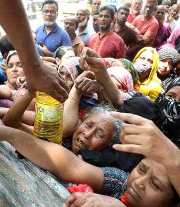 May 17, 2026, Dhaka, Dhaka, Bangladesh: Low-income families stand in line to buy government-subsidized goods from a Trading Corporation of Bangladesh (TCB) truck in Dhaka, Bangladesh, on may 07, 2026 Dhaka Bangladesh  - ZUMAr338 20260517_zip_r338_010 Copyright: xHarun-Or-Rashidx