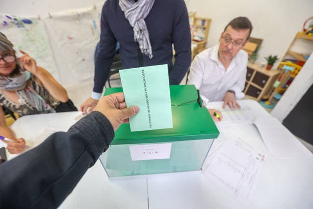 May 17, 2026: May 17, 2026 (Malaga) Details reason for the autonomous elections of Andalusia  - ZUMAc161 20260517_zap_c161_023 Copyright: xLorenzoxCarnerox