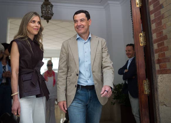 May 17, 2026, Malaga, Spain: Andalusian Popular Party leader and candidate for reelection to lead the Andalusian government, Juan Manuel Moreno Bonilla (C), is seen leaving from electoral college with his wife Manuela Villena (L) after casting his vote during Andalusian regional elections. Thousands of Andalusians are called to vote for a new candidate to lead the Andalusian government as polls suggesting the People s Party (Spain) could secure an absolute majority. Malaga Spain - ZUMAs197 20260517_aaa_s197_028 Copyright: xJesusxMeridax