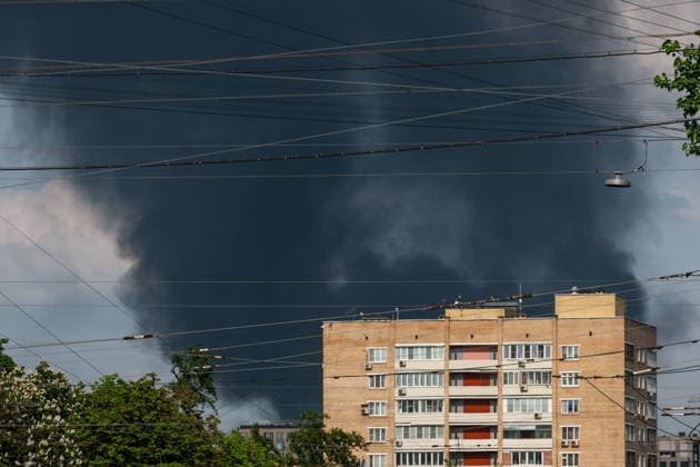 RUSSIA, MOSCOW - MAY 17, 2026: Smoke billows from a fire near Cherkizovskaya station of the Moscow Metro Moscow Russia  - ZUMAt113 20260517_zaa_t113_195 Copyright: xVladimirxSmirnovx