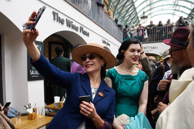 Grand Flaneur Walk 2026 at Covent Garden, London, UK - 17 May, 2026 People dressed in vintage clothing take part in the Grand Flaneur Walk 2026 event in Covent Garden, London, England, UK on Sunday 17 May, 2026., Credit:Justin Ng Avalon UK, England, London, Covent Garden  Copyright: xJustinxNgx xAvalonx 1099800977