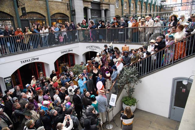 Grand Flaneur Walk 2026 at Covent Garden, London, UK - 17 May, 2026 People dressed in vintage clothing take part in the Grand Flaneur Walk 2026 event in Covent Garden, London, England, UK on Sunday 17 May, 2026., Credit:Justin Ng Avalon UK, England, London, Covent Garden  Copyright: xJustinxNgx xAvalonx 1099800994