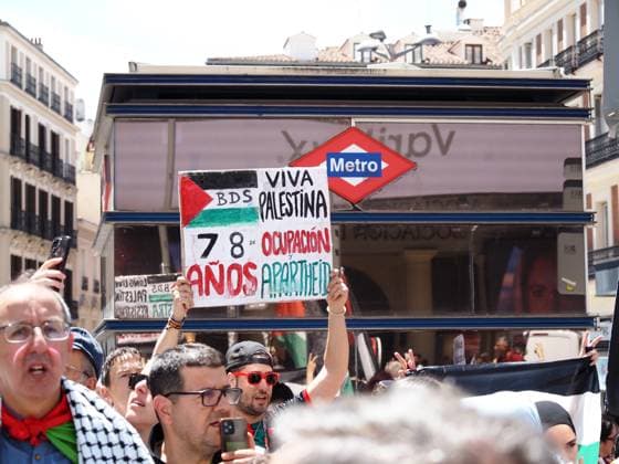May 17, 2026, Madrid, Madrid, Spain: MADRID, SPAIN - MAY 17: Hundreds of pro-Palestinian demonstrators march through the streets of the Spanish capital, from Atocha to Plaza de Callao, to mark Nakba Day. Madrid Spain - ZUMAh199 20260517_zip_h199_001 Copyright: xAaronxHerediax