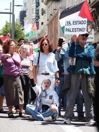 May 17, 2026, Madrid, Madrid, Spain: MADRID, SPAIN - MAY 17: Hundreds of pro-Palestinian demonstrators march through the streets of the Spanish capital, from Atocha to Plaza de Callao, to mark Nakba Day. Madrid Spain - ZUMAh199 20260517_zip_h199_002 Copyright: xAaronxHerediax