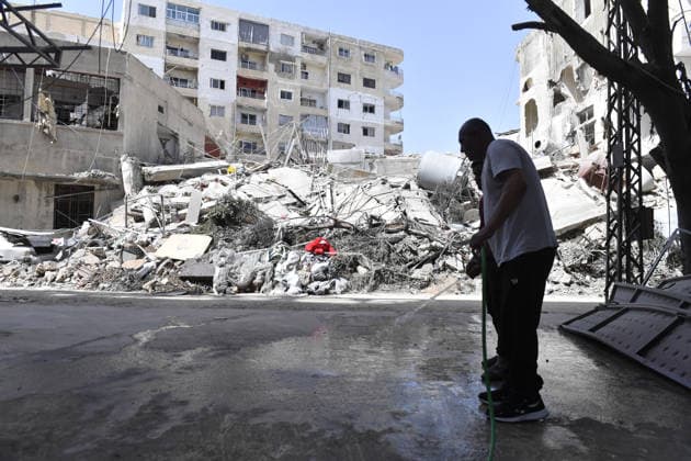 Israeli forces targets Tyre violating the ceasefire TYRE, LEBANON - MAY 17: A view of the damaged buildings as the Israeli army carried out an attack violating the ceasefire on the city of Tyre in southern Lebanon, on May 17, 2026. Houssam Shbaro Anadolu Tyre Lebanon. Editorial use only. Please get in touch for any other usage.  Copyright: x2026xAnadoluxHoussamxShbarox